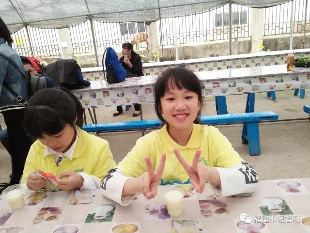 【圍觀】福建小記者走進(jìn)農(nóng)場(chǎng)體驗(yàn)農(nóng)耕樂趣 【圍觀】福建小記者走進(jìn)農(nóng)場(chǎng)體驗(yàn)農(nóng)耕樂趣