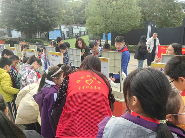 科普大篷車走進福州新蕾小學