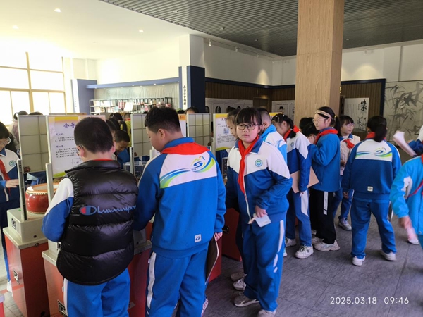 福州科技館科普大篷車(chē)走進(jìn)永泰縣實(shí)驗(yàn)小學(xué)