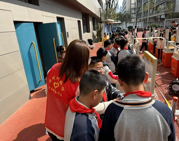 福州科技館科普大篷車走進(jìn)閩江師范高等?？茖W(xué)校附屬實(shí)驗(yàn)小學(xué)