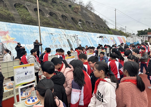 福州科技館科普大篷車走進苔菉中心小學(xué)