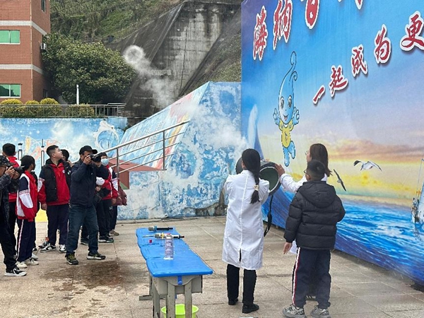 福州科技館科普大篷車走進苔菉中心小學(xué)