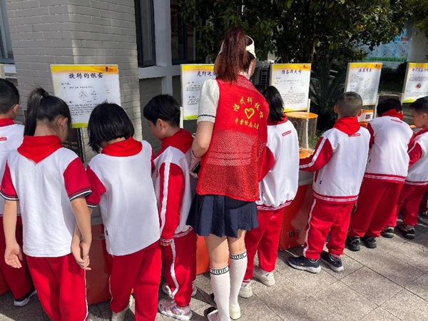 打開車門就是課堂！科普車帶你“沉浸式”玩轉科學——福州科技館科普大篷車走進福州市新店中心小學