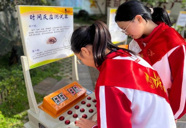 打開車門就是課堂！科普車帶你“沉浸式”玩轉科學——福州科技館科普大篷車走進福州市新店中心小學