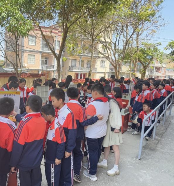 探索科學(xué)奇妙，助力青少年科創(chuàng)——福州科技館科普大篷車走進(jìn)福清市東瀚蓮峰小學(xué)