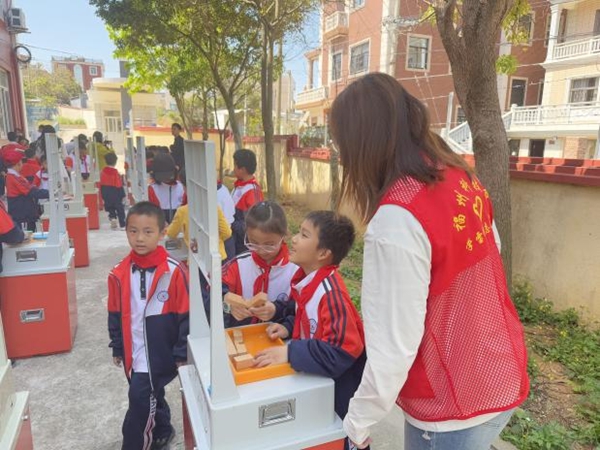 探索科學(xué)奇妙，助力青少年科創(chuàng)——福州科技館科普大篷車走進(jìn)福清市東瀚蓮峰小學(xué)
