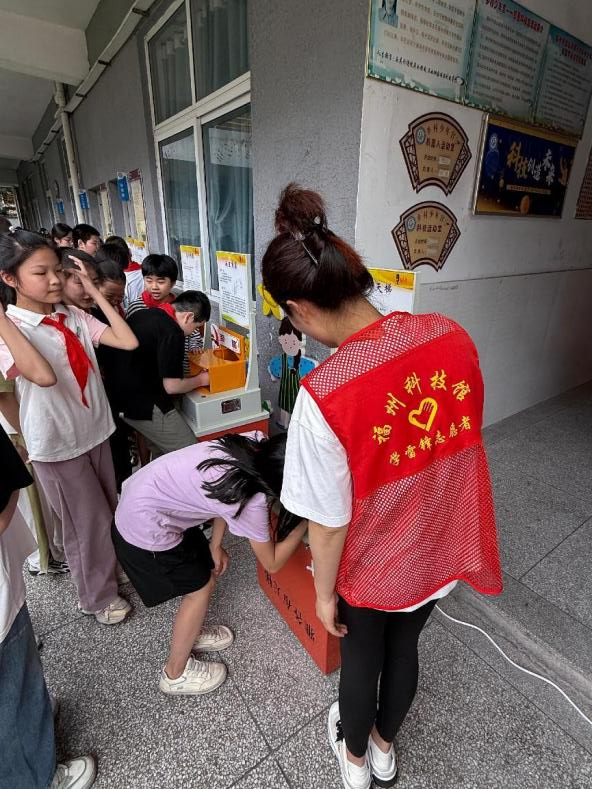 車輪不息，探索不止！福州科技館科普大篷車走進(jìn)福州市金山實(shí)驗(yàn)小學(xué)