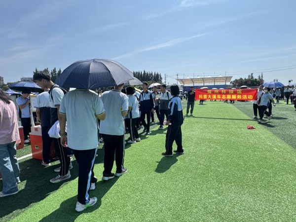 “科技大篷車進校園，科藝雙馨潤童心”——福州科技館科普大篷車走進福清德旺中學