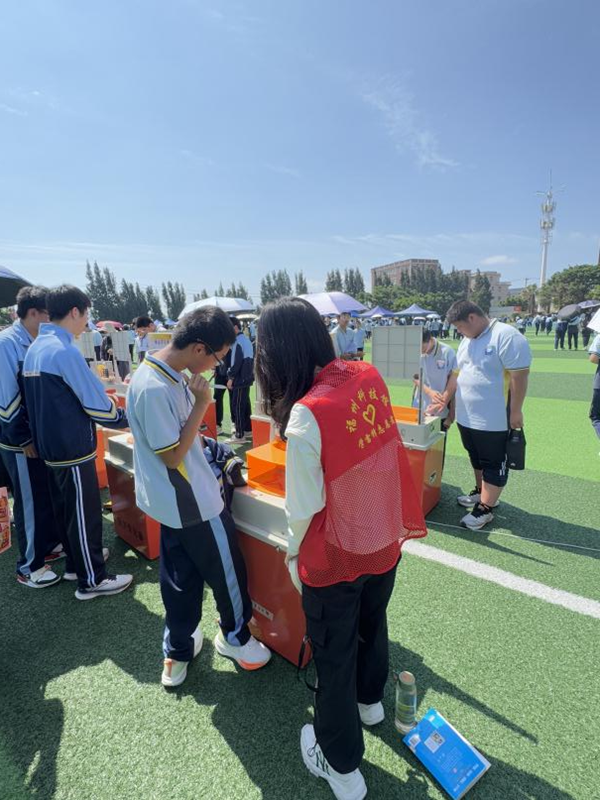 “科技大篷車進校園，科藝雙馨潤童心”——福州科技館科普大篷車走進福清德旺中學
