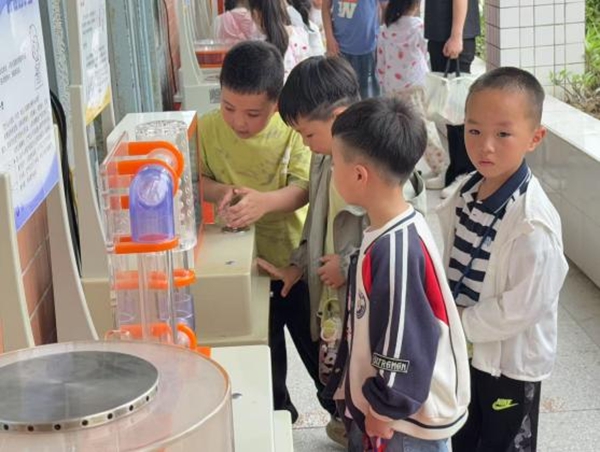 “探秘科學(xué)海洋，點(diǎn)亮岐小夢想”——連江縣黃岐中心小學(xué)迎來奇妙科普之旅