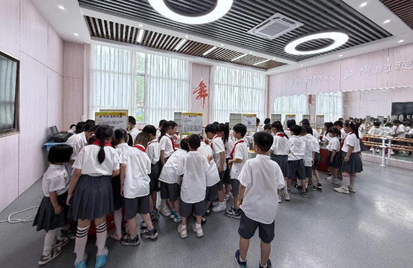 “創(chuàng)未來，最福清”——福州科技館科普大篷車駛?cè)敫＝夹g(shù)師范學(xué)院附屬小學(xué)