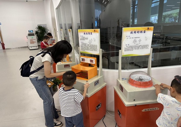 智啟童心，科潤書香——福州科技館科普大篷車走進(jìn)福州市少兒圖書館