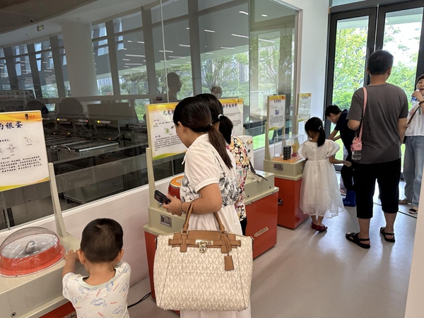智啟童心，科潤書香——福州科技館科普大篷車走進(jìn)福州市少兒圖書館