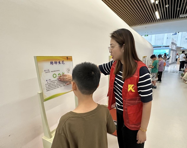 智啟童心，科潤書香——福州科技館科普大篷車走進(jìn)福州市少兒圖書館