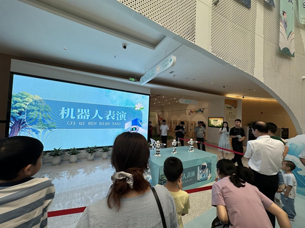 智啟童心，科潤書香——福州科技館科普大篷車走進(jìn)福州市少兒圖書館