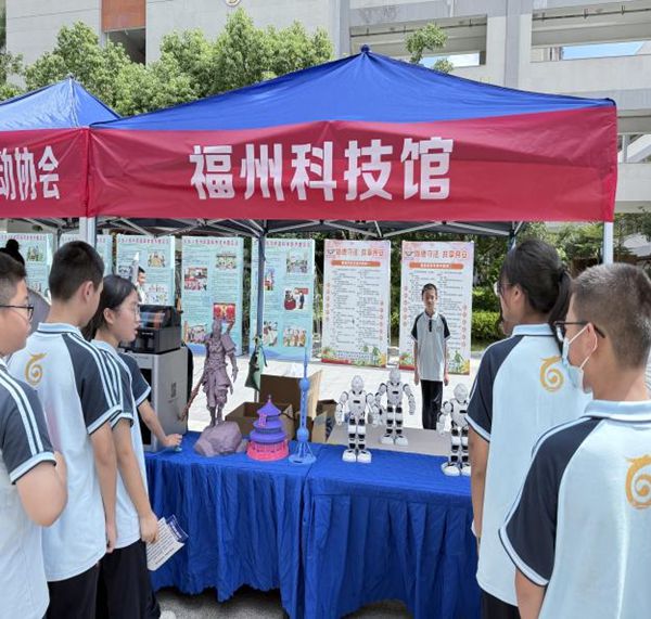 福州科技館科普大篷車開進平潭師大附中——全國科普月主場活動啟動，點燃校園科學熱情
