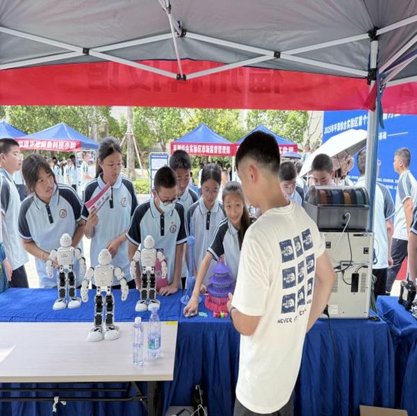 福州科技館科普大篷車開進平潭師大附中——全國科普月主場活動啟動，點燃校園科學熱情