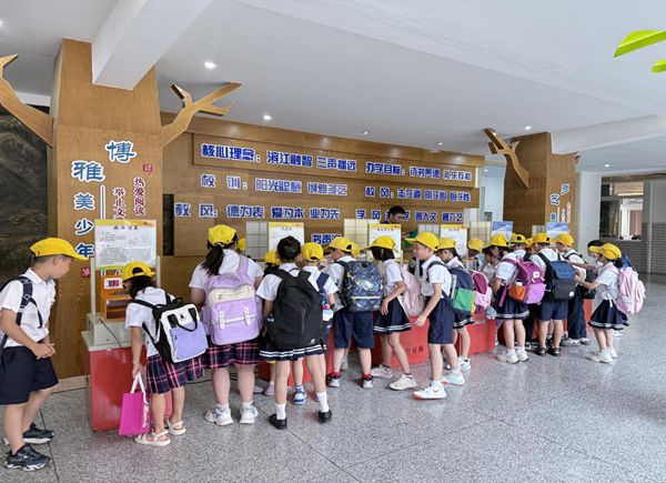 “趣”享科普秀，點亮科學夢——福清濱江小學開展科普月系列活動