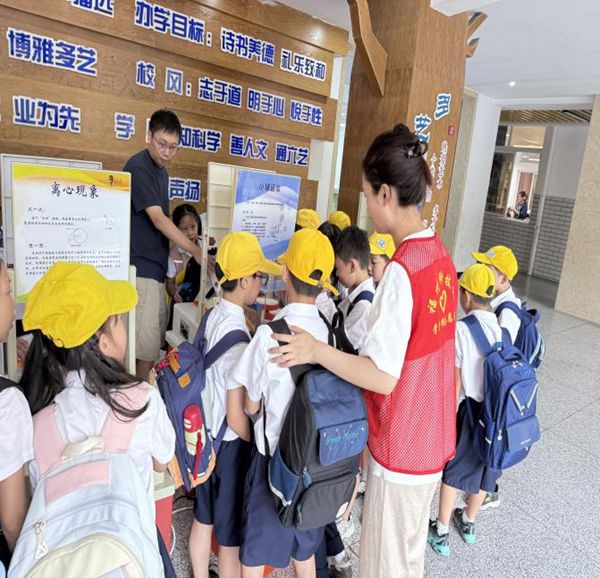 “趣”享科普秀，點亮科學夢——福清濱江小學開展科普月系列活動