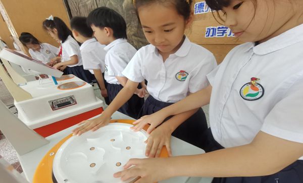 “趣”享科普秀，點亮科學夢——福清濱江小學開展科普月系列活動