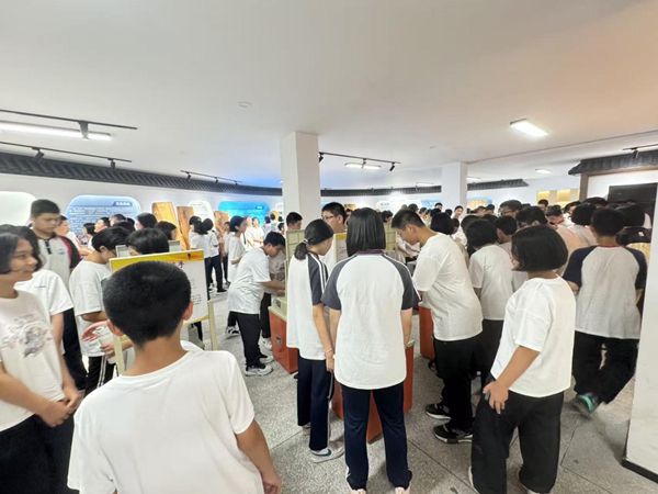 “車”載科學(xué)趣，濱江學(xué)子遇新知——福清濱江中學(xué)科普車活動(dòng)