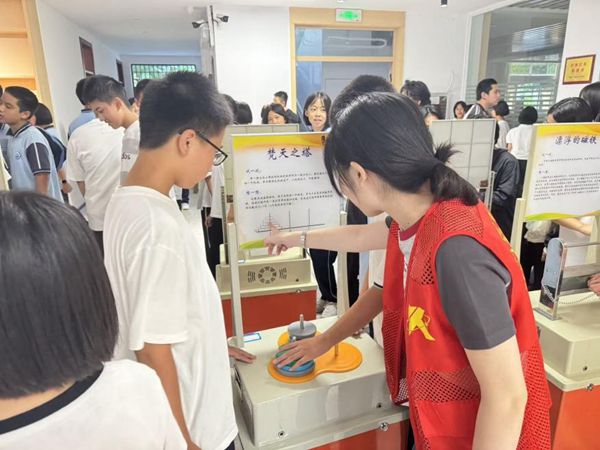 “車”載科學(xué)趣，濱江學(xué)子遇新知——福清濱江中學(xué)科普車活動(dòng)