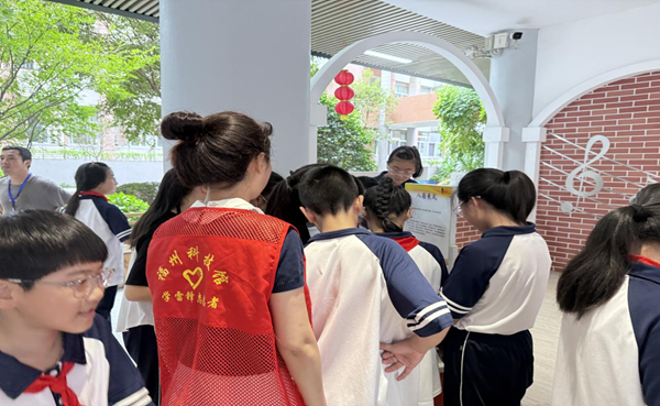 福州科技館科普大篷車駛入倉山一小，點燃“科技逐夢”主題月