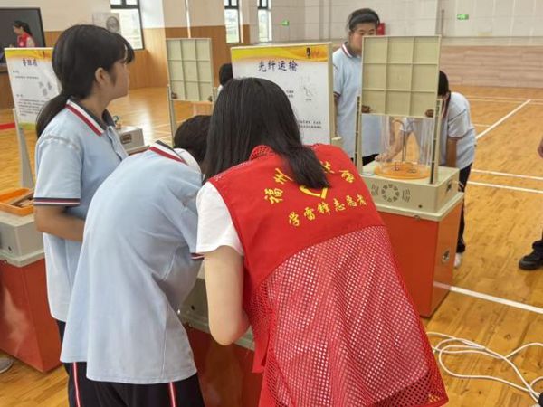 “星夢(mèng)啟航，玩轉(zhuǎn)科學(xué)”——福清特殊教育學(xué)?？破哲?chē)活動(dòng)圓滿舉行