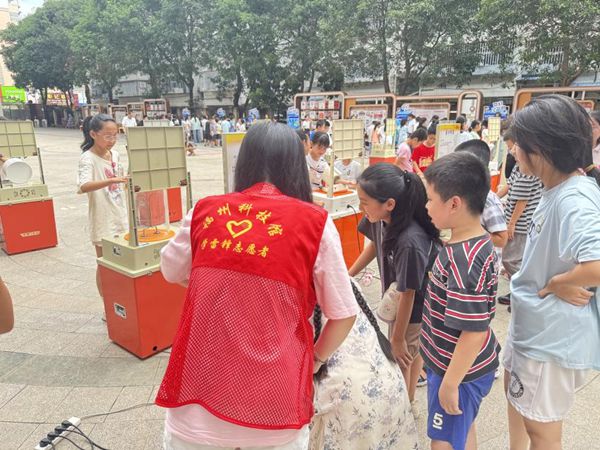 “智享長(zhǎng)樂科普月，解鎖科學(xué)新答案”——長(zhǎng)樂區(qū)洞江小學(xué)迎來奇妙科普之旅