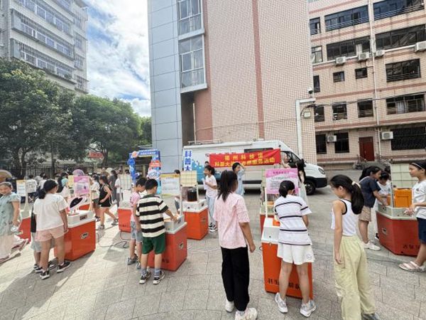 “智享長(zhǎng)樂科普月，解鎖科學(xué)新答案”——長(zhǎng)樂區(qū)洞江小學(xué)迎來奇妙科普之旅