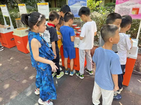 “科學(xué)巴士進校園，探索奇妙科學(xué)課”——福建開放大學(xué)附屬中學(xué)相約奇妙科學(xué)之旅