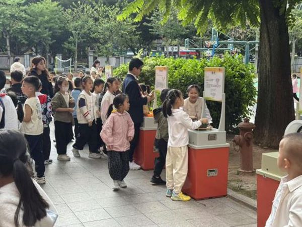 “追光科學(xué)家，驅(qū)動新征程”——福州市鼓山新區(qū)小學(xué)相約福州科技館共赴趣味科學(xué)之約