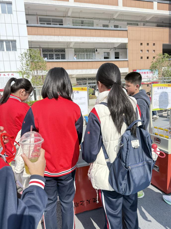 科藝節(jié)添“科”味！福州科技館大篷車與二附中學(xué)子共赴科創(chuàng)之約