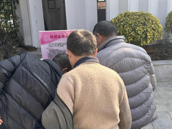 科技之光點(diǎn)亮社區(qū)生活——福州科技館科普大篷車之閩清“活力梅城”新年文體科教進(jìn)社區(qū)