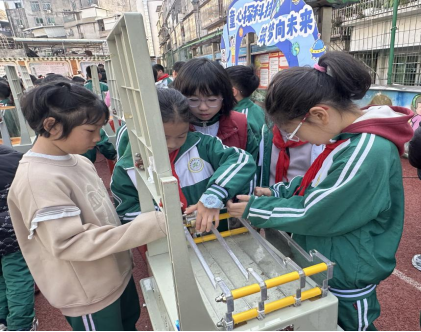 “科學(xué)驛站”進(jìn)校園 氣象奧秘“零距離” 福州科技館科普大篷車(chē)助力2026世界氣象日永泰主場(chǎng)活動(dòng)