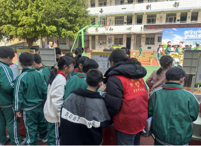 “科學(xué)驛站”進(jìn)校園 氣象奧秘“零距離” 福州科技館科普大篷車(chē)助力2026世界氣象日永泰主場(chǎng)活動(dòng)