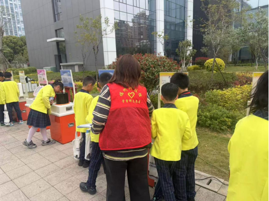 科普大篷車開進氣象日，沉浸式互動“觀測”未來——福州科技館科普大篷車進福建省氣象局