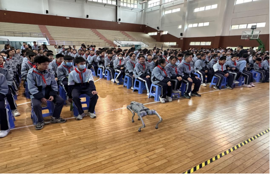文筆生輝·山?？苿?chuàng)——福州科技館科普大篷車進連江文筆中學