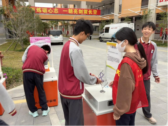 科創(chuàng)燃夢想 藝彩耀青春——福州科技館科普 大篷車進福清第二中學