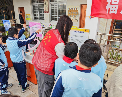 流動科普潤校園 科學探索啟新知  ——福州科技館科普大篷車走進福清市東瀚大坵小學