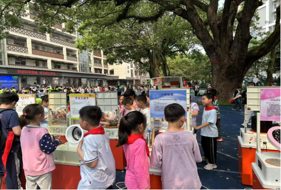 探索科學(xué)奧秘 點(diǎn)亮成長(zhǎng)星光——福州科技館科普大篷車進(jìn)臺(tái)江第三中心小學(xué)