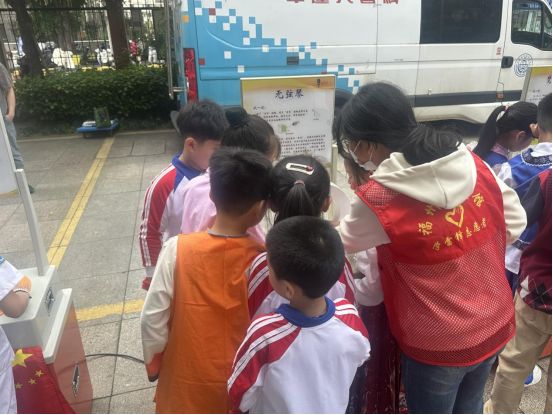 科普大篷車進校園 科技盛宴助成長 福州科技館科普大篷車走進閩侯縣實驗小學(xué)