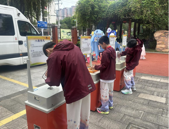 科普大篷車進校園 科技盛宴助成長 福州科技館科普大篷車走進閩侯縣實驗小學(xué)