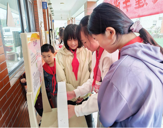 探秘科學(xué)奇趣 點(diǎn)亮童心夢(mèng)想——福州科技館科普大篷車走進(jìn)福清市東瀚陳莊小學(xué)