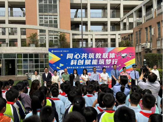 科技點(diǎn)亮夢(mèng)想 創(chuàng)新筑夢(mèng)未來——福州科技館科普大篷車走進(jìn)臺(tái)江第二實(shí)驗(yàn)小學(xué)