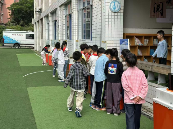 科技點(diǎn)亮夢(mèng)想 創(chuàng)新筑夢(mèng)未來——福州科技館科普大篷車走進(jìn)臺(tái)江第二實(shí)驗(yàn)小學(xué)