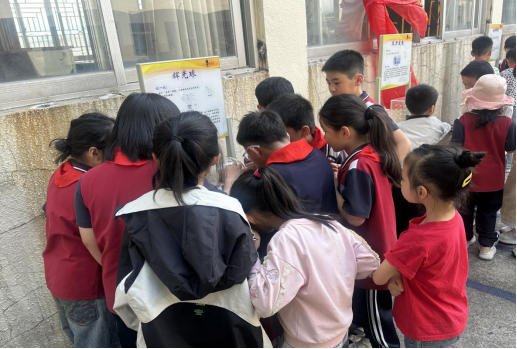 科普大篷車駛?cè)敫Ｇ迳限?科學(xué)之光點亮梧崗校園