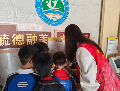 “科普潤校園 童心探科學(xué)”福州科技館 科普大篷車走進(jìn)福清市龍?zhí)镏行男W(xué)
