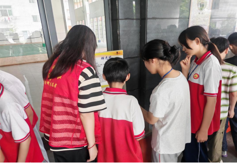 科學(xué)潤心田 風(fēng)華啟少年 ——福州科技館科普大篷車駛?cè)腴}清縣省璜初級中學(xué) 科學(xué)潤心田 風(fēng)華啟少年 ——福州科技館科普大篷車駛?cè)腴}清縣省璜初級中學(xué)