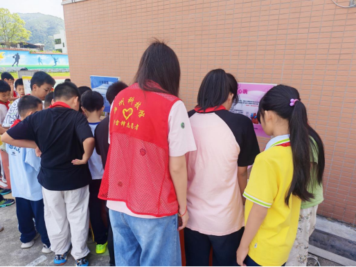 智啟科學(xué)探索 點亮少年童心 ——福州科技館科普大篷車駛?cè)腴}清縣云龍鄉(xiāng)中心小學(xué)